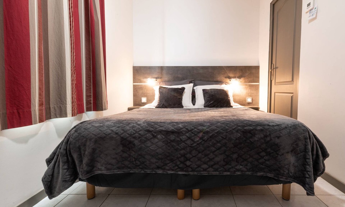 Surgeres Hotel | Hotel de la Gare
