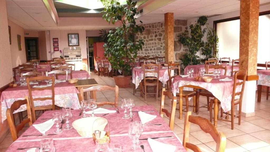 Sauvessanges Hotel | HOTEL RESTAURANT LE BEA'TITUDE
