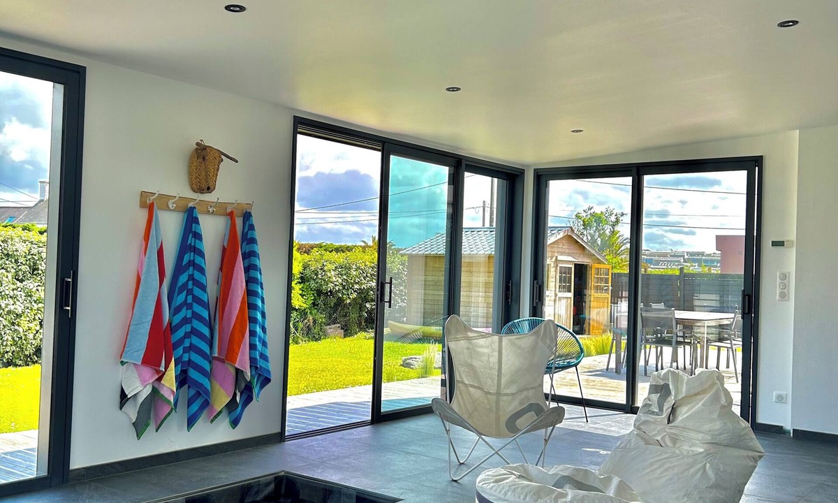 Plouneour-Trez House | House 8/10pers 200 m from the beach, jacuzzi