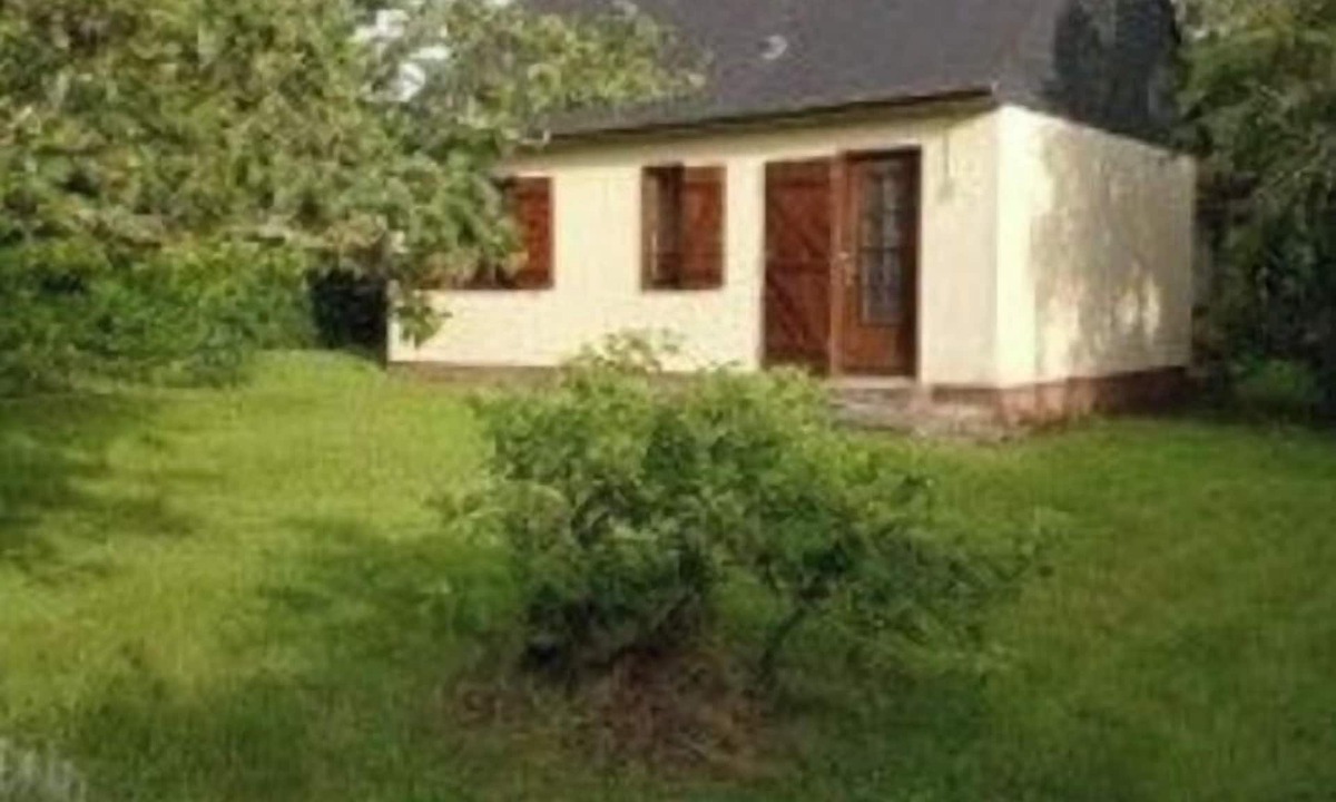 Pleguien House | House between land and sea