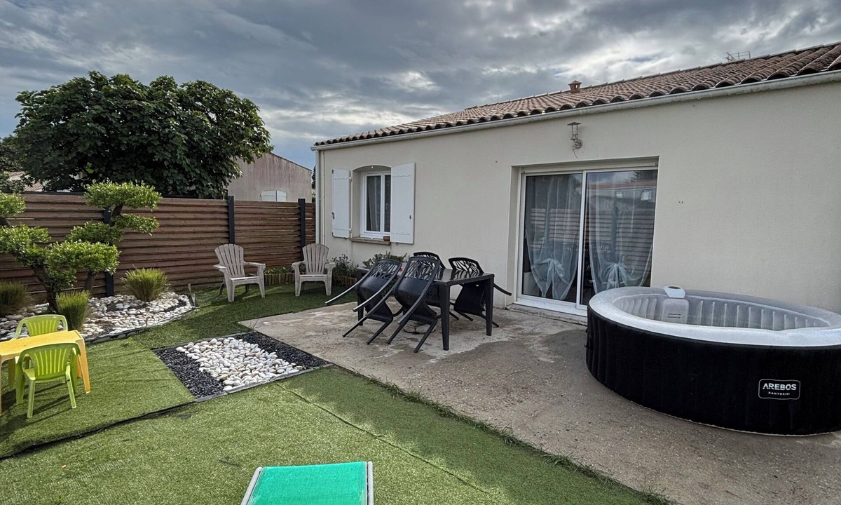 Etaules House | House close to the beach