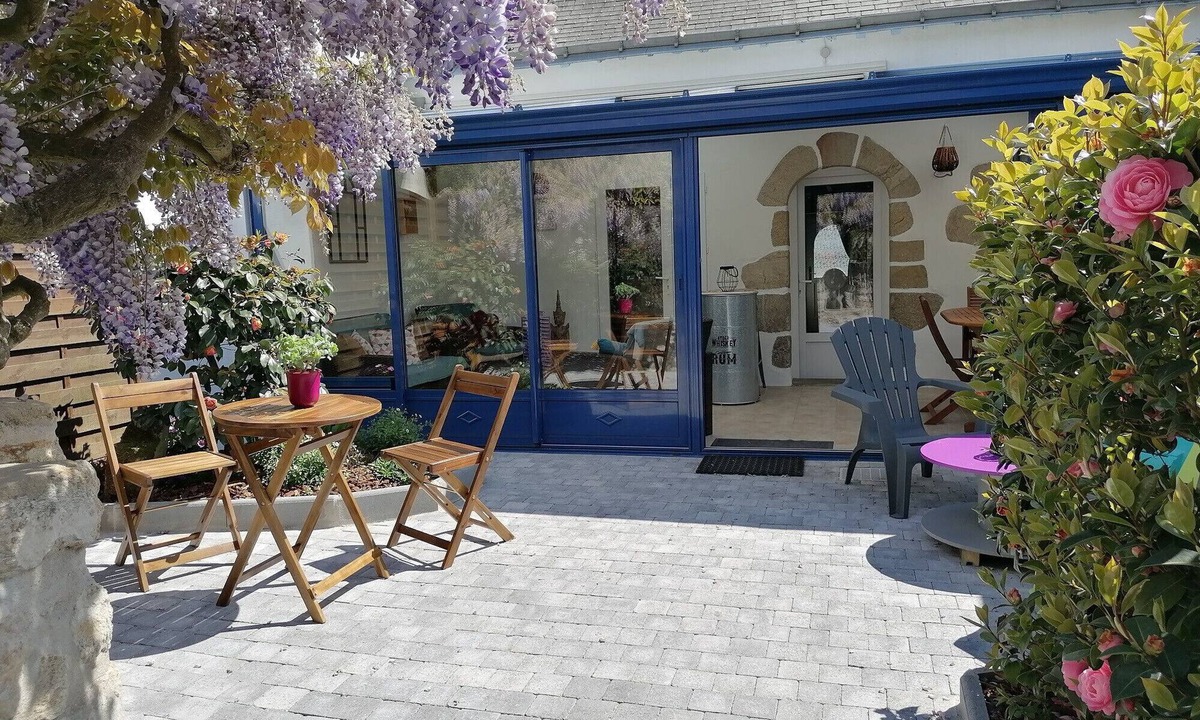 Guerande House | House for 5 with terrace, garden & veranda