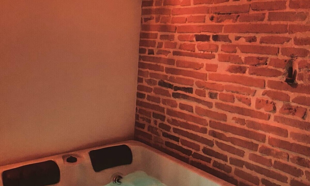 Montauban House | House/gîte for 2 people with private Jacuzzi inside, near Montauban