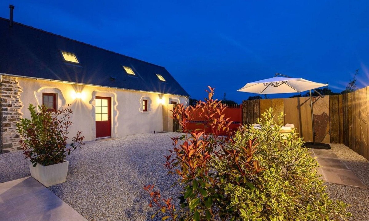 Saint-Sauveur-le-Vicomte Cottage | House in Cotentin with terrace and private spa