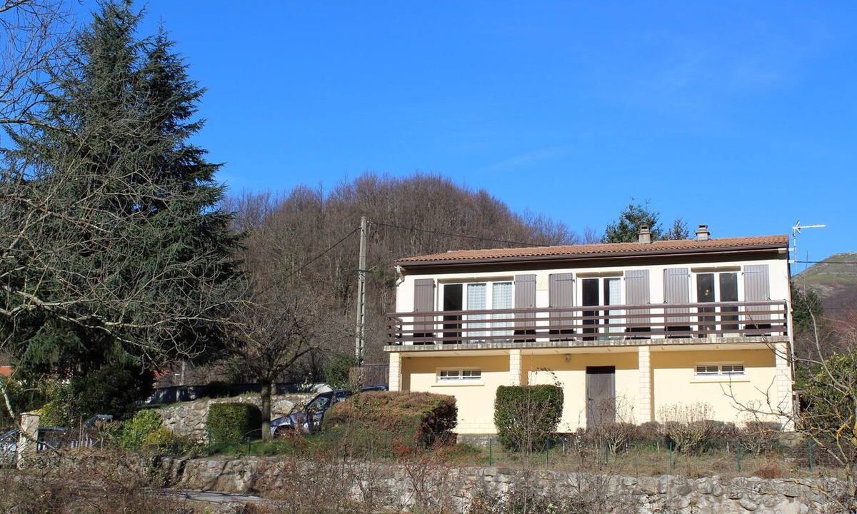 Barnas House | House in Barnas (07330) at the foot of the river and swimming