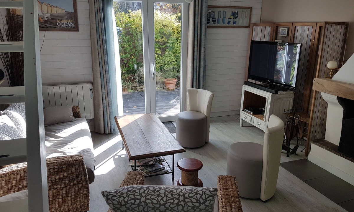 Ambon House | House in peace on ground raised close beaches and trade