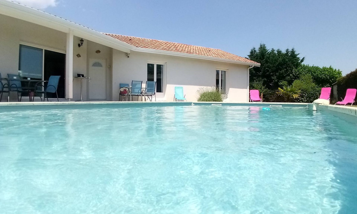 Cazaux House | House with garden and swimming pool