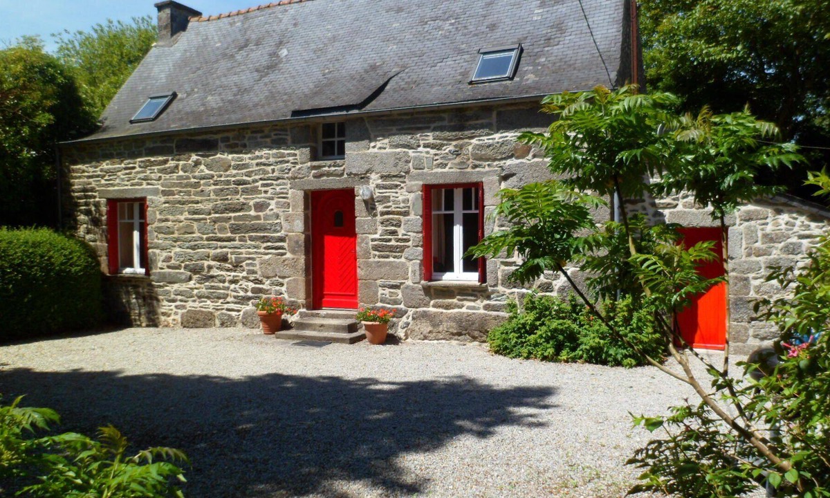 Kergrist-Moelou House | House with heated pool, WIFI, child friendly