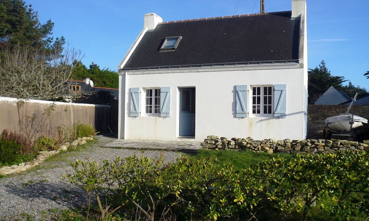 Bangor House | House with large garden near Donnant Beach