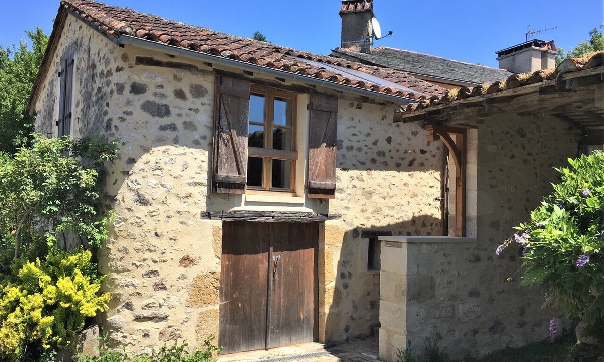 Sonnac House | House with outdoor space and hiking trails, in a peaceful and quiet setting.