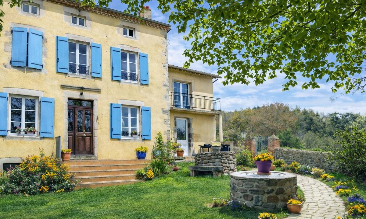 Domeyrat Cottage | Idyllic Countryside Getaway with Spacious Garden, Near Historic Domeyrat