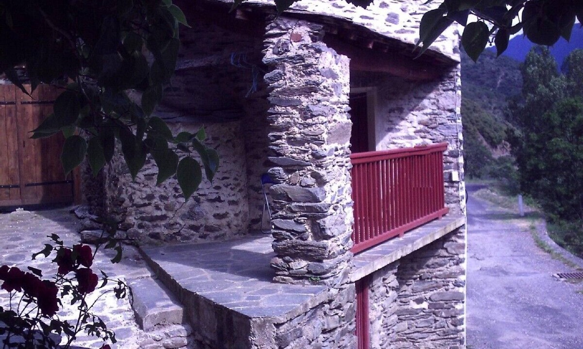 Olette House | Idyllic Farmhouse Catalan Pyrénées, randonée front door,hour to beach,golf,sking