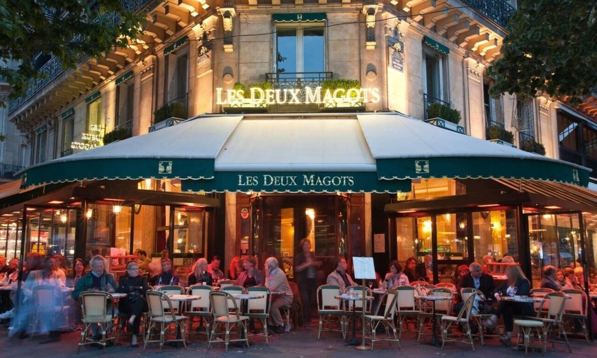 Quartier de la Monnaie Apartment | IMMERSE YOURSELF IN THE AUTHENTIC PARISIAN LIFESTYLE AT BLVD SAINT GERMAIN