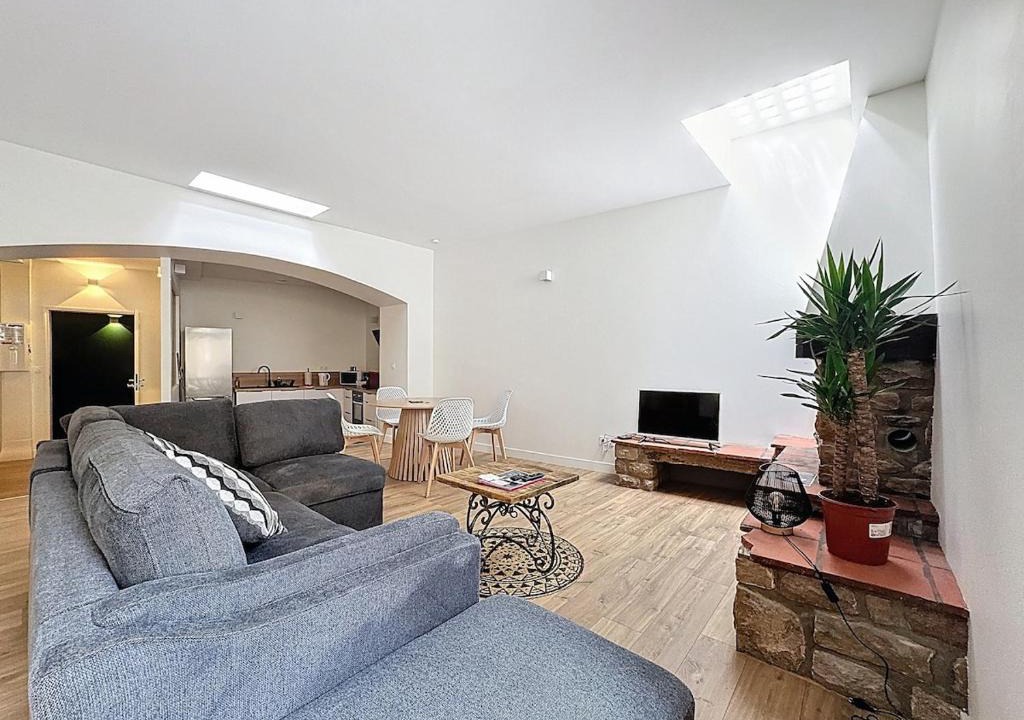 Coudes Apartment | Immeuble complet climatisé, 24 couchages, centre ville, proche A75