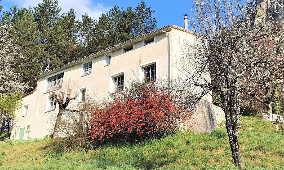 Annot Other | In a quiet, green setting, pretty Provencal country house