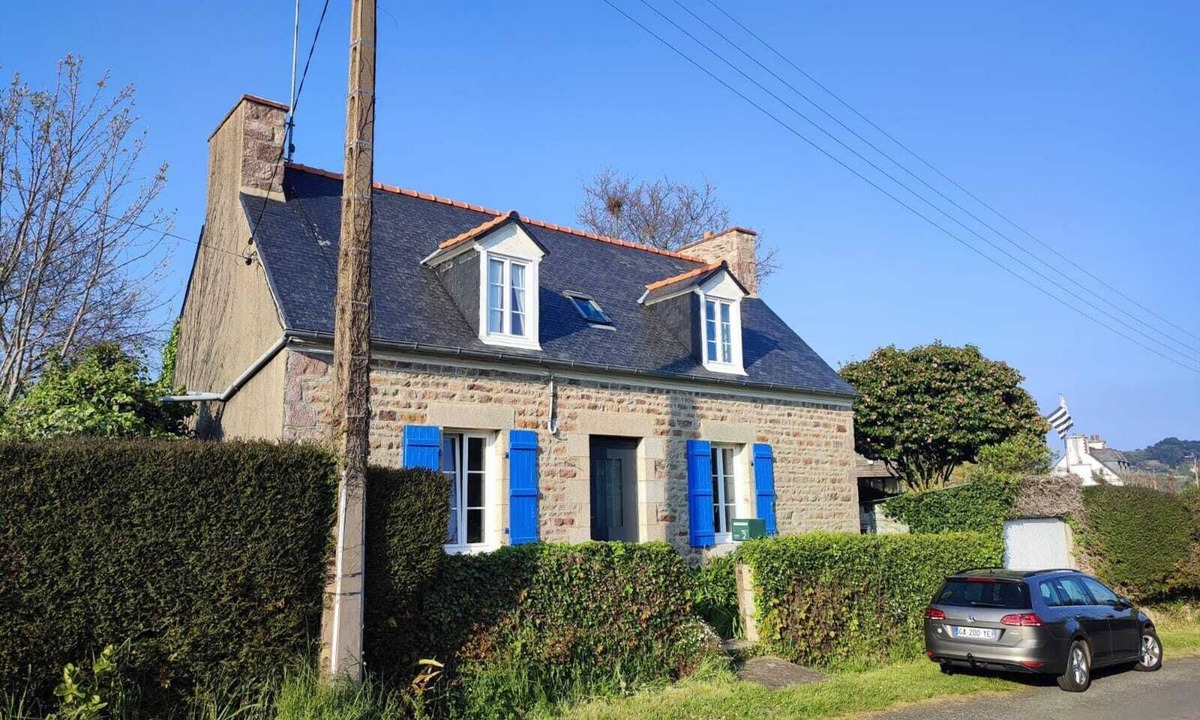 Ploubazlanec House | Independent Breton family house