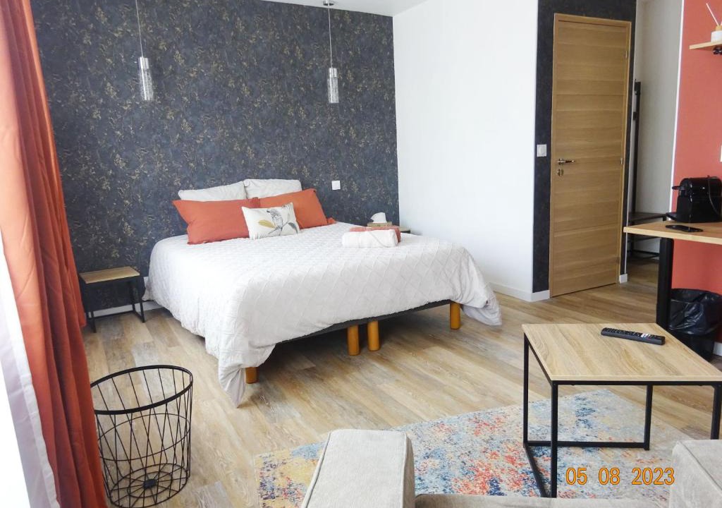 Nogent-le-Rotrou Apartment | Intello - Studio confort, espace café, au coeur de Nogent