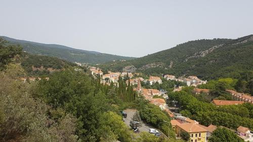 Amelie-les-Bains-Palalda Apartment | Joli studio de 26 m² avec véranda de 6 m² calme et vue sur montagne