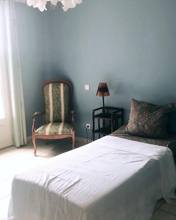 Louchy-Montfand House | Jolie Chambre Bleue