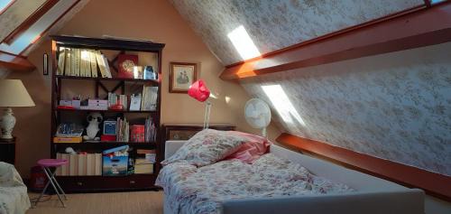 Le Menoux Bed & Breakfast | Jolie chambre dans un village calme