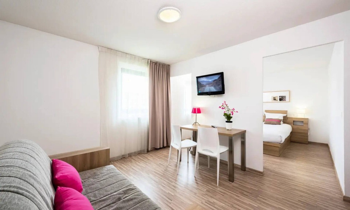 Merignac Apartment | Junior Suite for 4 People