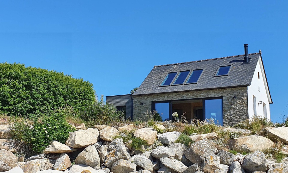 Kerlouan House | Ker-Ny direct beach access, feet in the water, 4 people