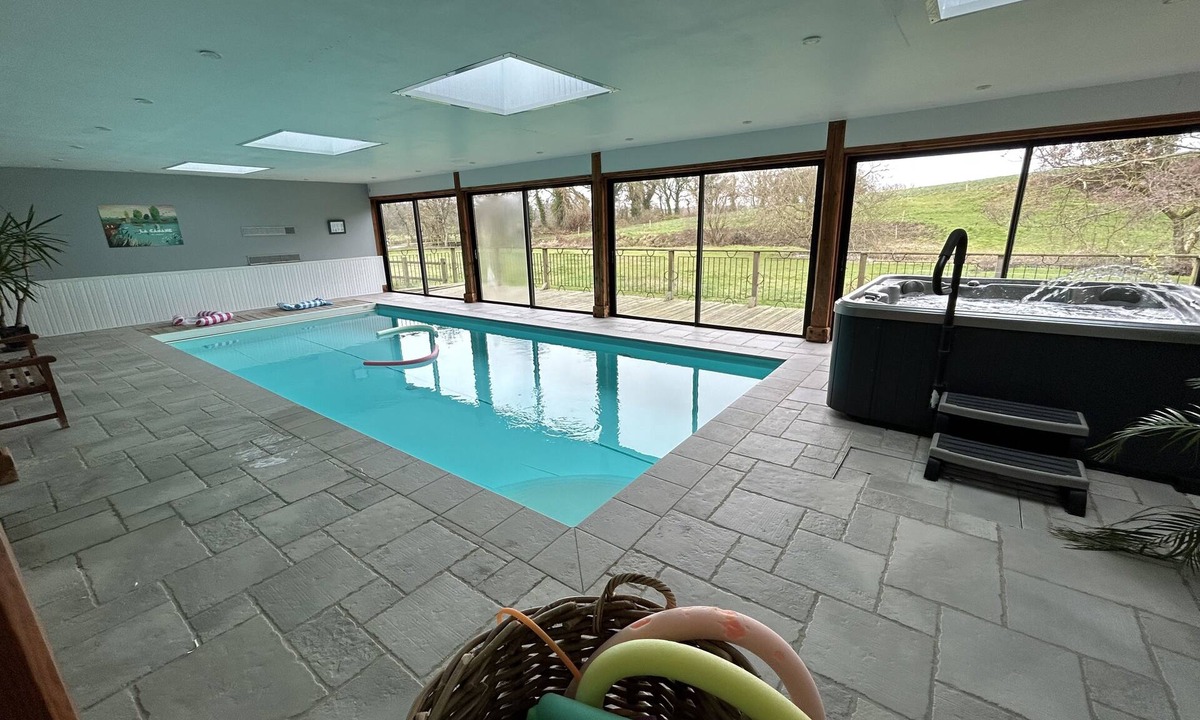 Saint-Igeaux House | KRAOU TOMM character gîte in the countryside with indoor pool and spa