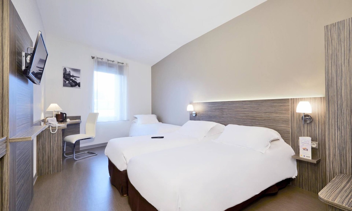 Albaret-Sainte-Marie Hotel | Kyriad Saint Chely d'Apcher - Aire de la Lozère