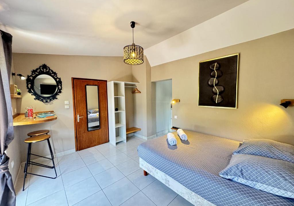 Funay - Bruyeres Apartment | L'Abbaye de l'Epau - Jardin - Rivière
