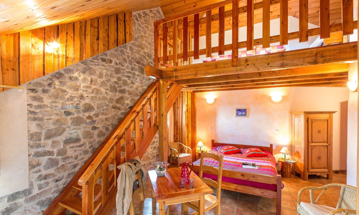 Pont-du-Fosse Bed & Breakfast | L'Abondance family room private