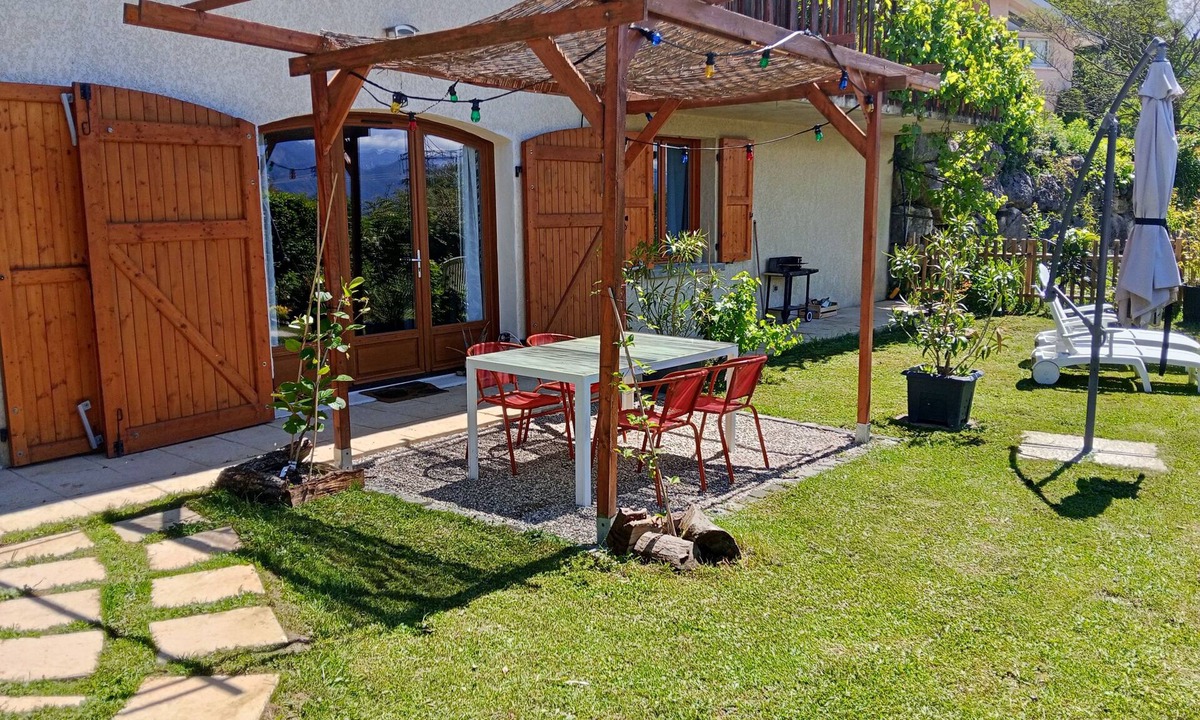 Jarrie Apartment | L' Aparté Nature; gîte for up to 6 people between mountains and countryside