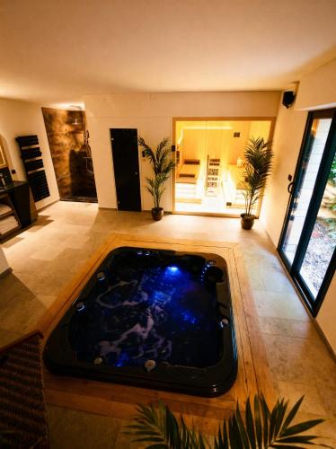 Lieuron Villa | L'ApothéOse, gîte bien-être avec jacuzzi, sauna, hammam