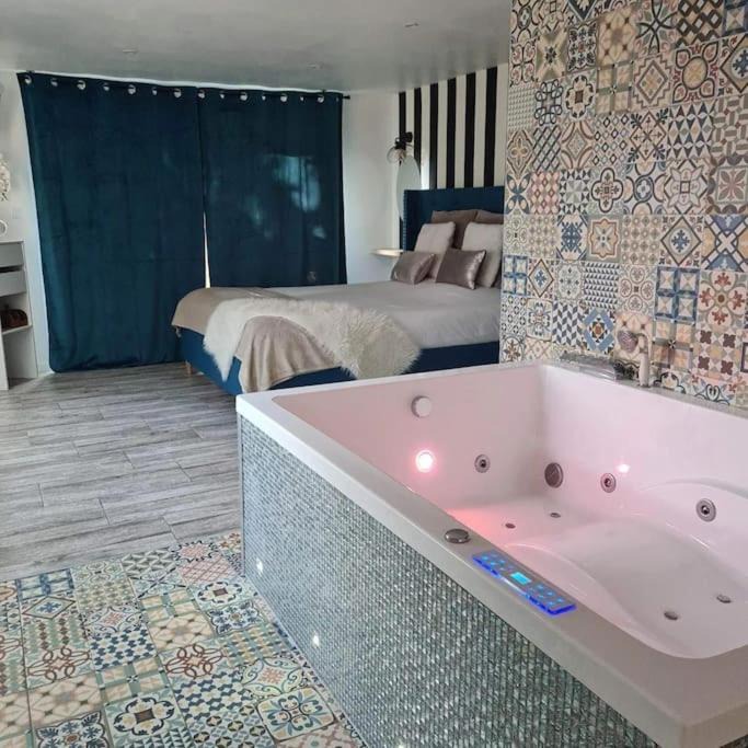 Soucelles Apartment | L’Appar(T) du Grand Bois - Jacuzzi -