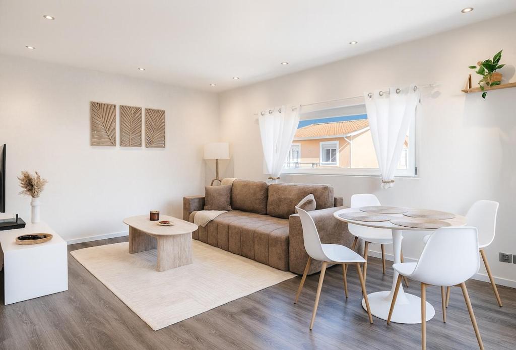 Gerzat Apartment | L'ELEGANT - TERRASSE PARKING WIFI - 5Km AIRPORT