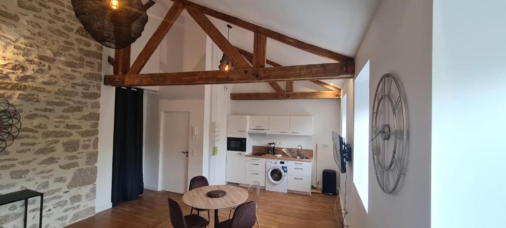 Pontivy Apartment | L'Imperial 8 - T2 - Centre ville - Dernier étage