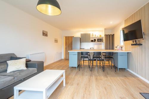 Saint-Hippolyte House | L'instant fleuri