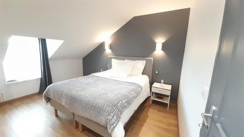 Villers-les-Ormes House | L3 Chambre double au Domaine de Treuillaud avec piscine