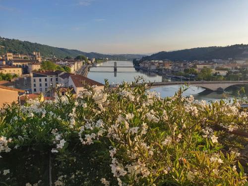 Vienne Apartment | La Bâtie - Jacuzzi - Vue - Amazing view - Parking privé