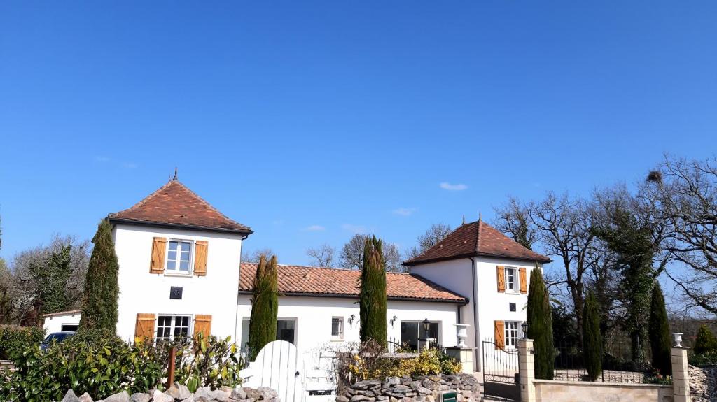 Lalbenque House | La bâtisse a deux tours