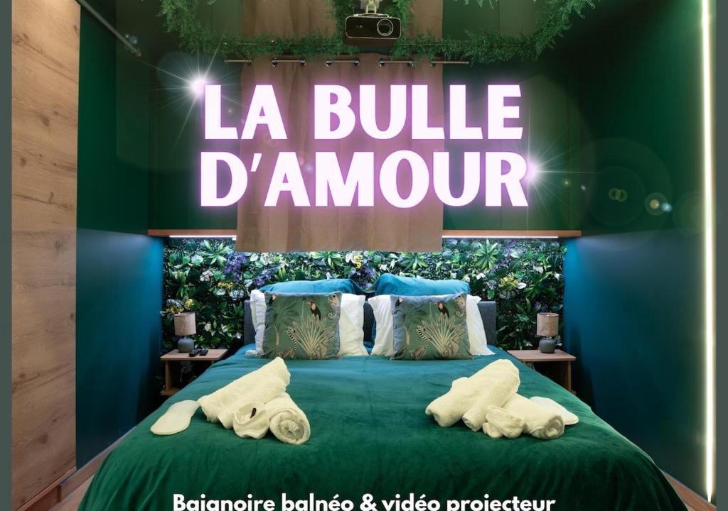 Montargis Apartment | La Bulle d'Amour, romantic suite, city center