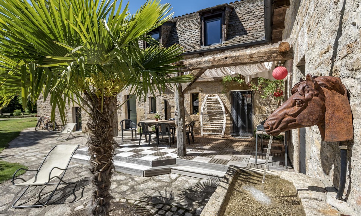Mende House | La Case à Tom swimming pool, children's playground in Lozère - special discount for July