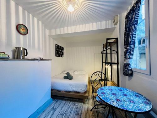 Carentan Hotel | La Chambre du Chateau - Center of Carentan