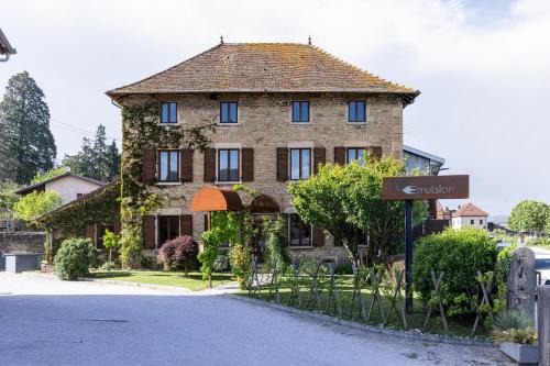 Saint-Alban-de-Roche Bed & Breakfast | La Chaumée par L'émulsion