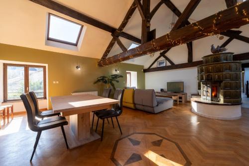 Vuillafans House | La Clef de Sol - Maison de charme au calme avec billard, idéal familles