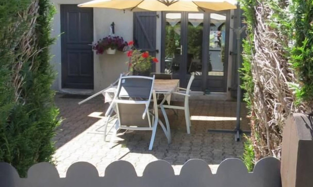 Besse-en-Chandesse House | La Couze - BESSE ET SAINT ANASTAISE