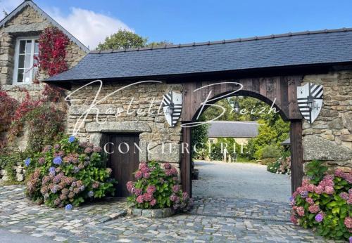 Saint-Gilles-Pligeaux House | La familiale du manoir de Kerollivier