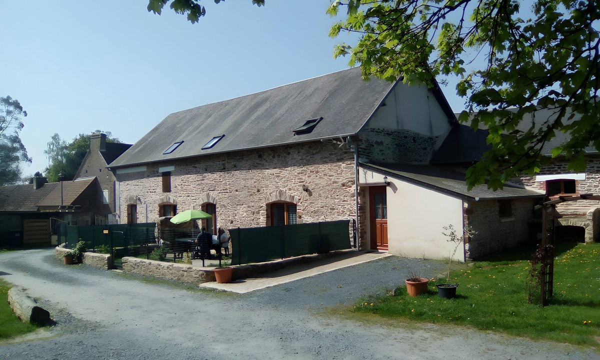Sainte-Marguerite-d'Elle House | La ferme de la Baconnerie, Gîte La Laiterie – Spacious Stone House with Garden