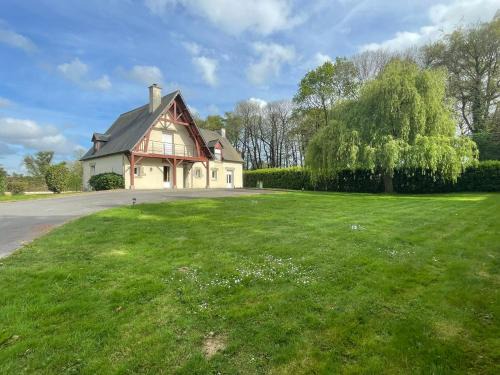 Saint-Etienne-du-Gue-de-l'Isle House | La Taverne des Légendes - gîte de groupe en Centre Bretagne