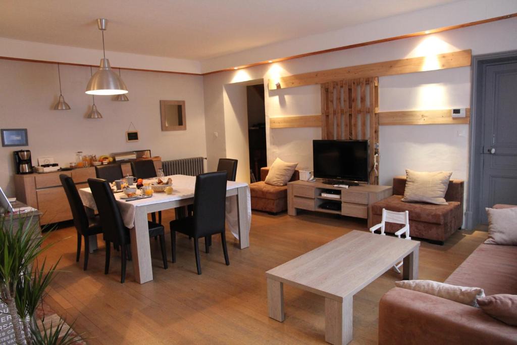 Saint-Priest Bed & Breakfast | La Grange des Griottiers