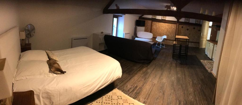 Sancoins Apartment | la grange du parc et le dortoir pèlerins